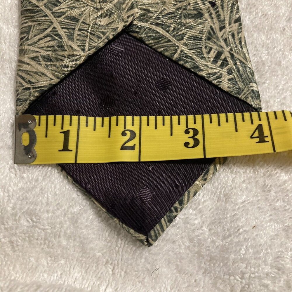 Vintage 1993 Silk Tie Endangered Species Wolves Made In United States. - Picture 5 of 7